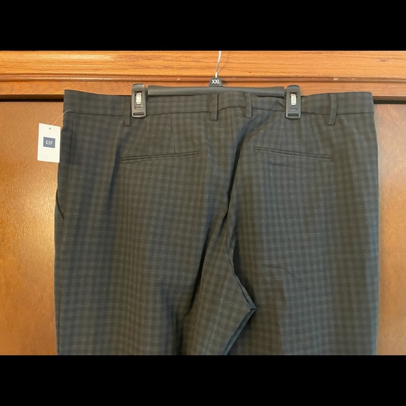 Checkered black and Gray or Solid Gray Gap trouser - Picture 6 of 10